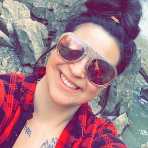 Meet your Posher, Alicia